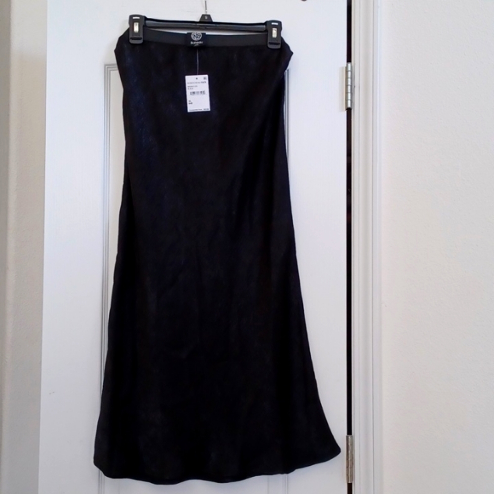Black, Sleeveless Tube Slip!